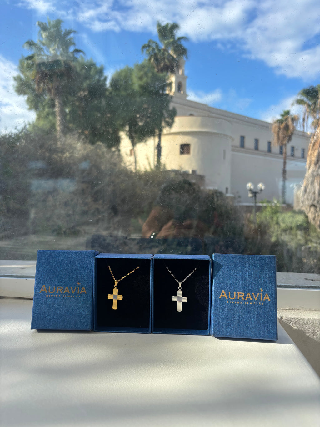 Auravia Grace Cross