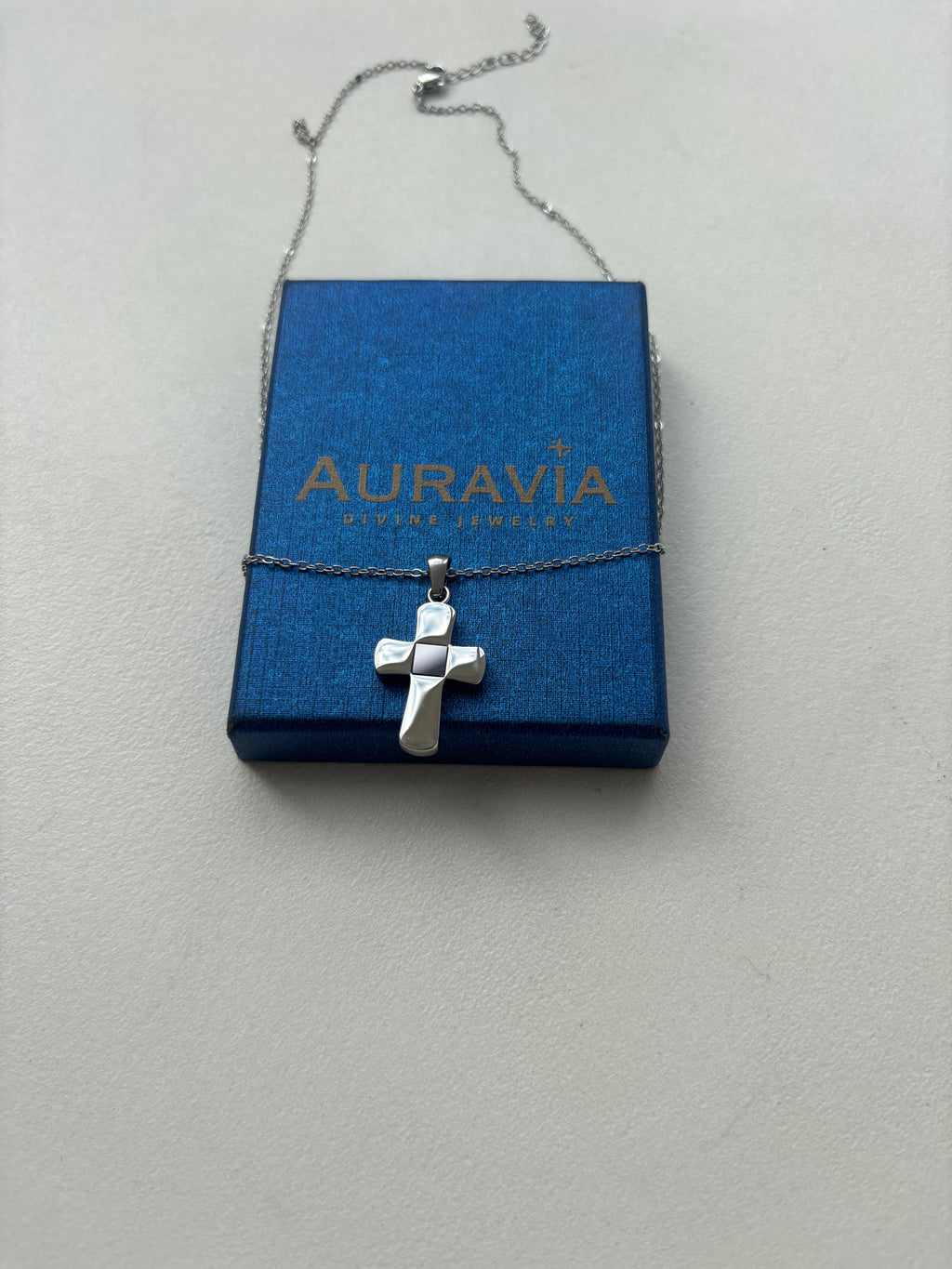 Auravia Grace Cross