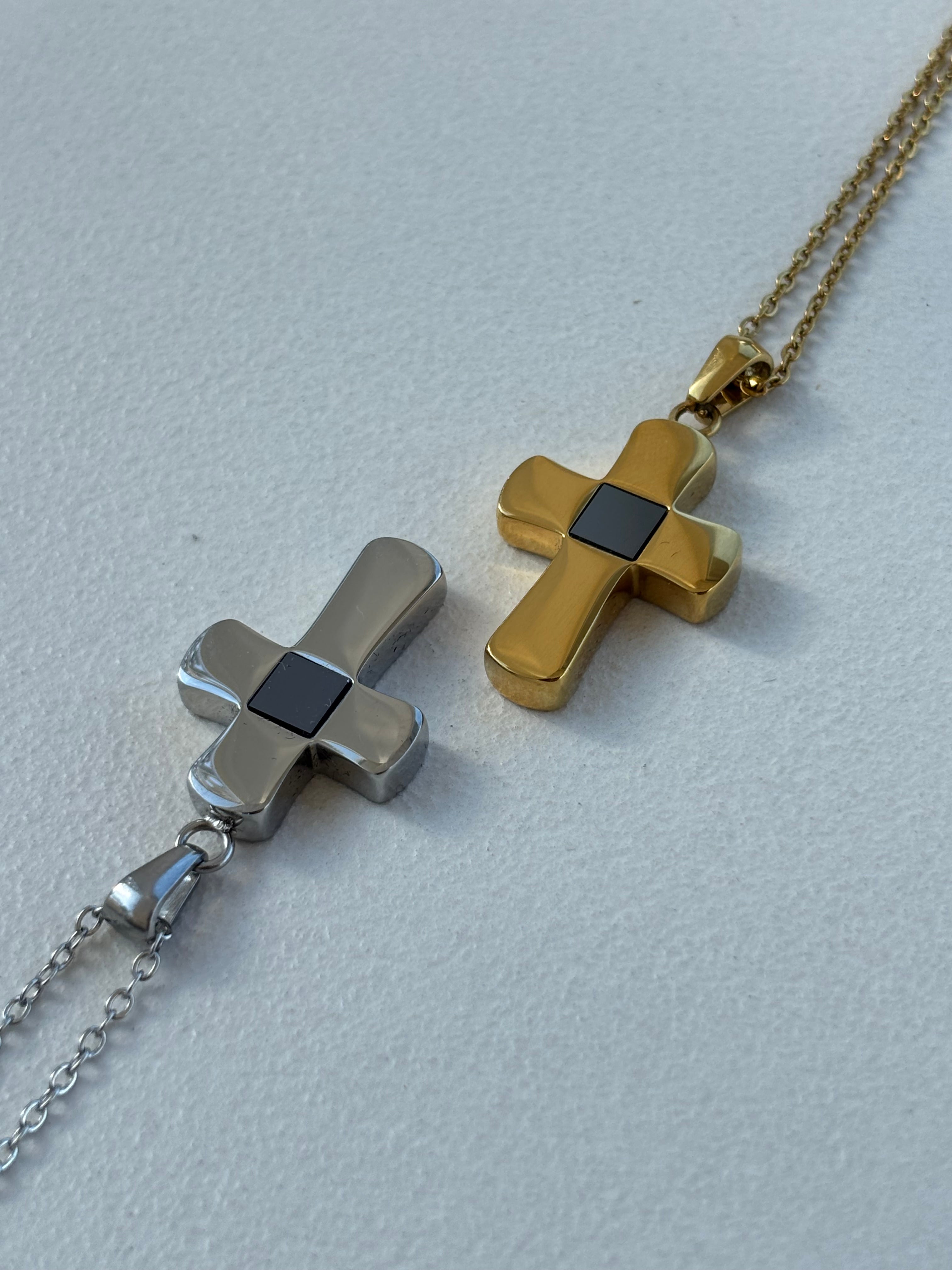 Auravia Grace Cross