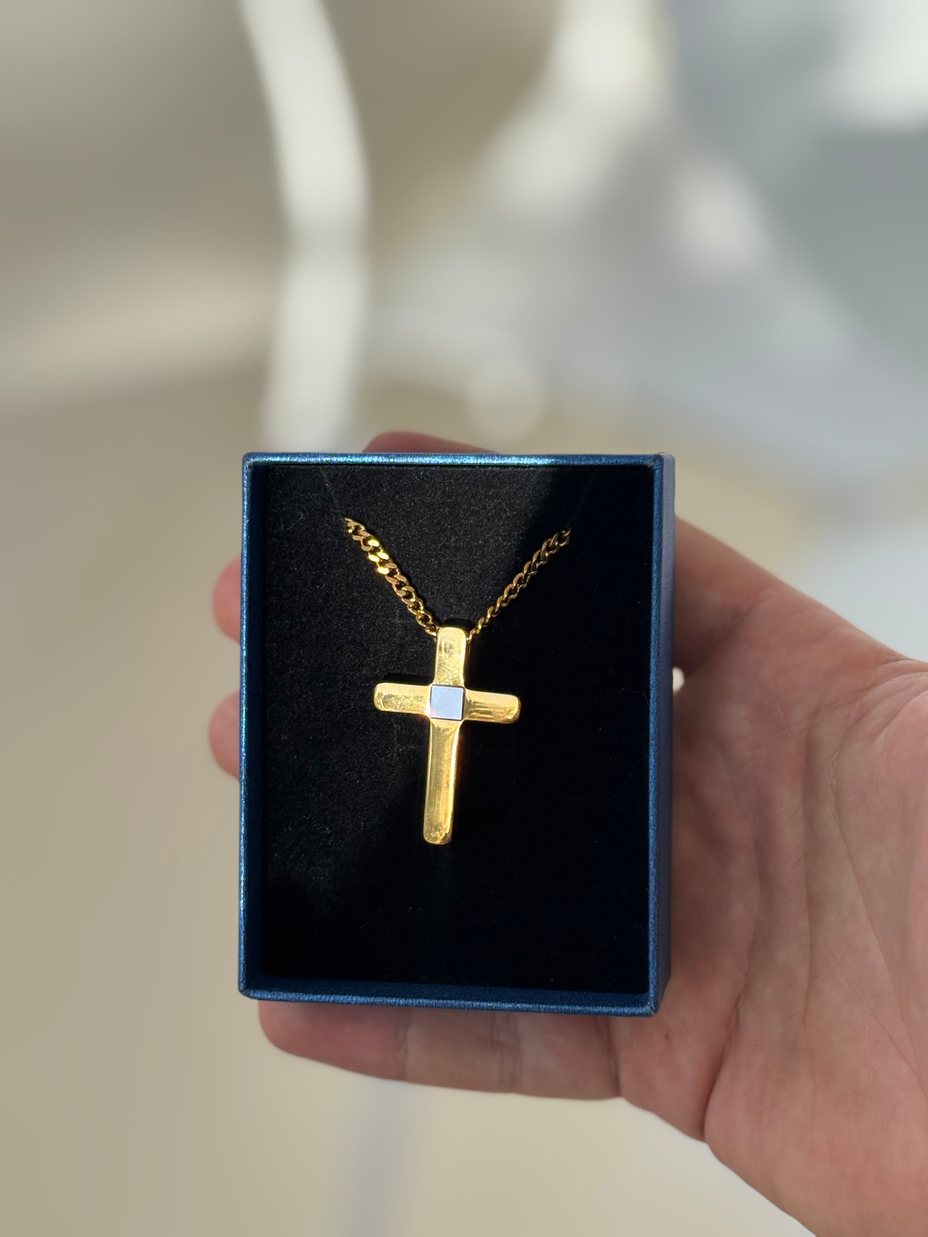 Auravia Guardian Cross