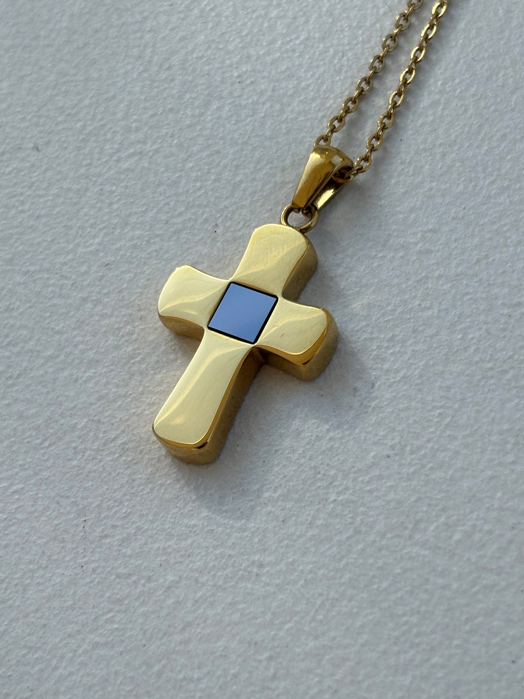Auravia Grace Cross